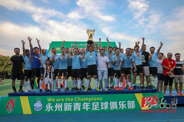 塞克斯顿：东契奇打球时脑子会比比赛进程快两到三步 要配合好他